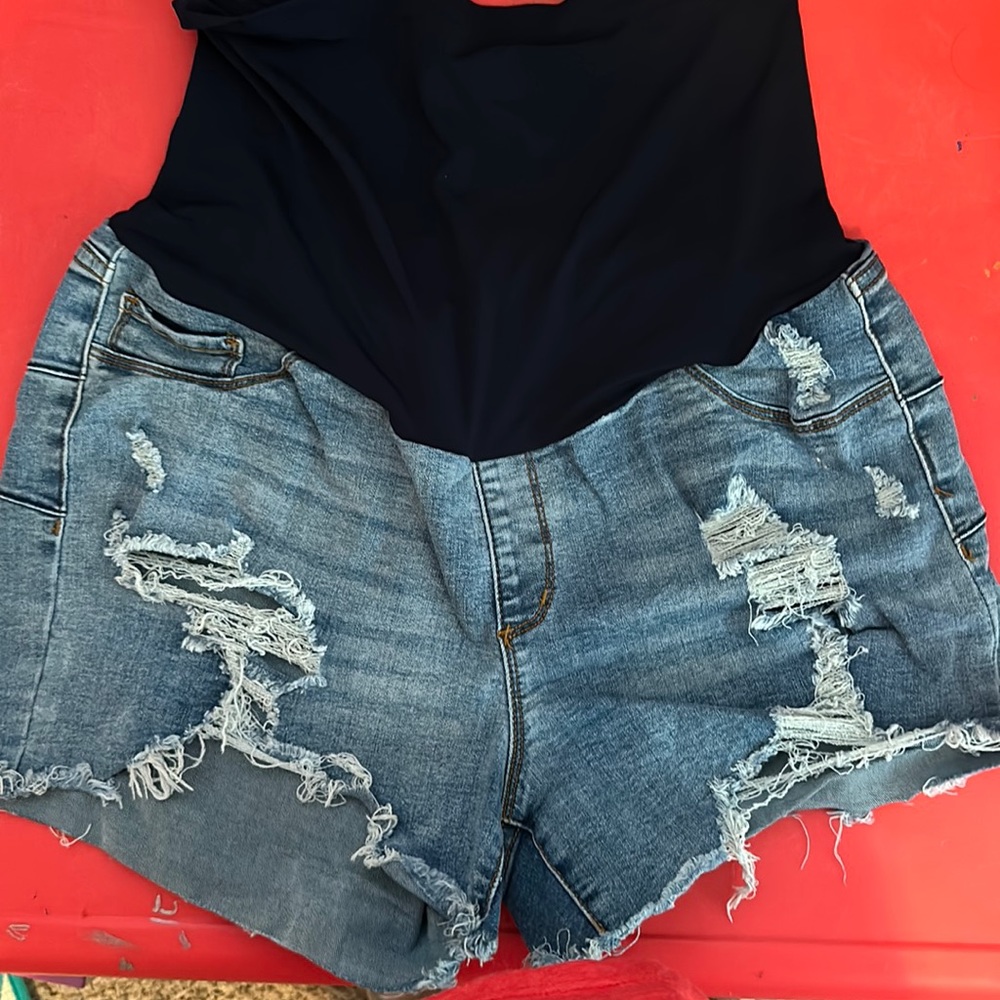 Maternity shorts